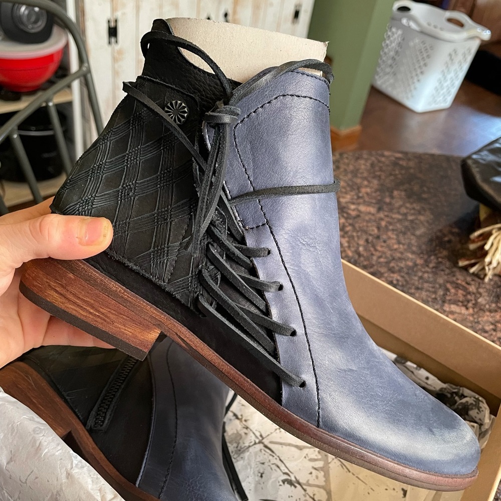 Veracruz Leather Ankle Boots Navy/Black